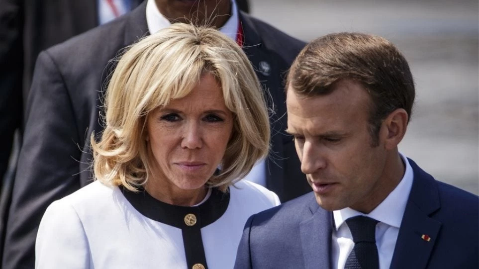 Η Μπριζίτ Μακρόν κάνει τζετ σκι με τον σωματοφύλακά της στην Κυανή Ακτή (εικόνες)